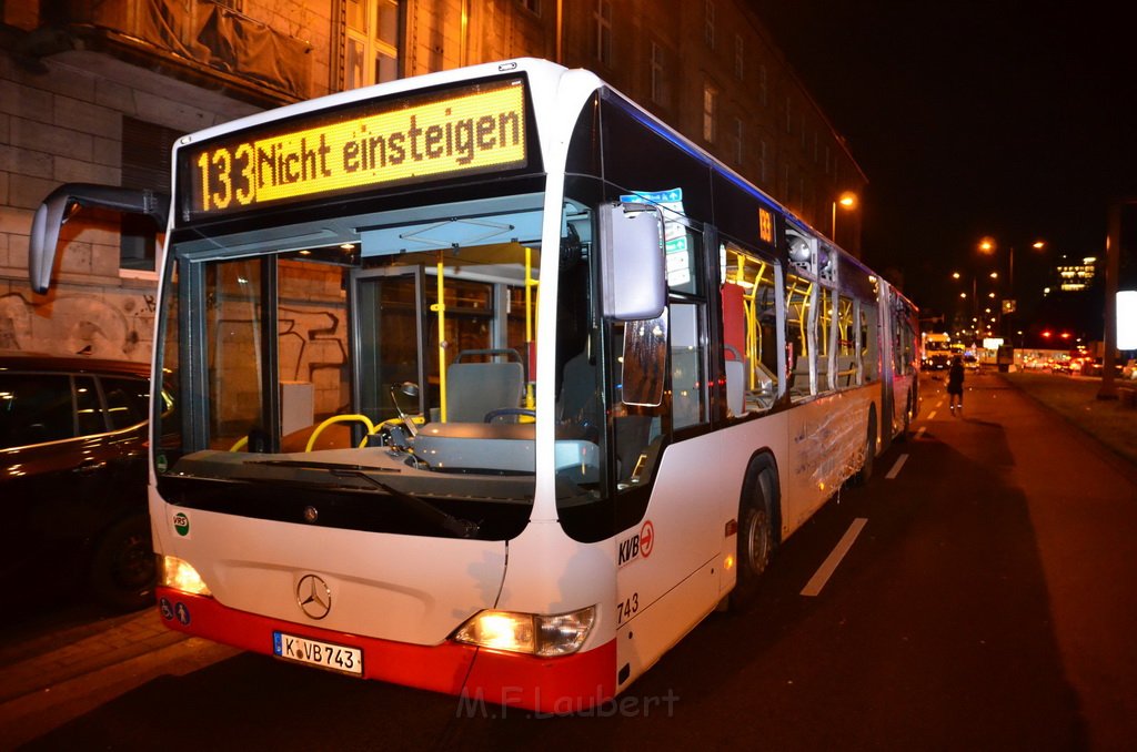 Schwerer VU LKW KVB Bus PKW Koeln Agrippinaufer Ubierring P007.JPG
